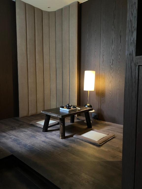 W house - Deluxe Double Room (2 Adults + 1 Child)