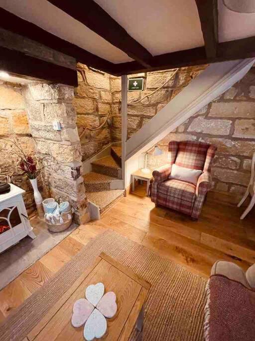 Cosy 400yr old Cottage, Flowergate, Whitby, Sleeps 6 - Maison De Trois Chambres