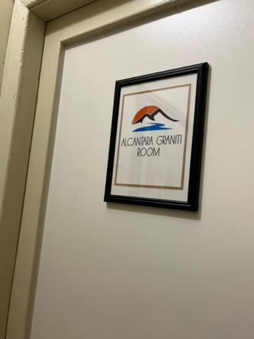 Certifikát, hodnocení, plakát nebo jiný dokument vystavený v ubytování Holiday Gole Alcantara Graniti Room