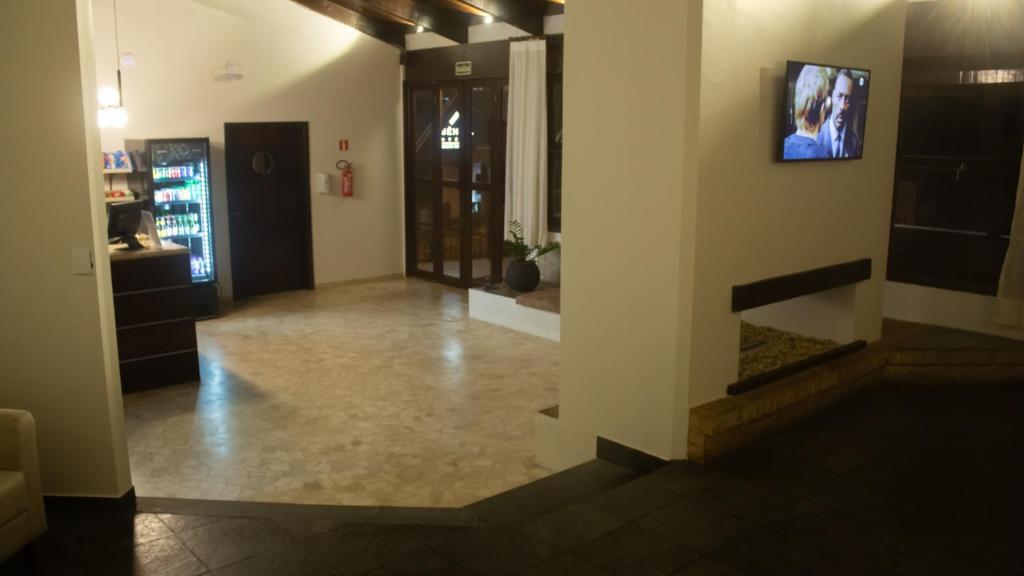 TV a/nebo společenská místnost v ubytování Essência Hotel Francisco Beltrão