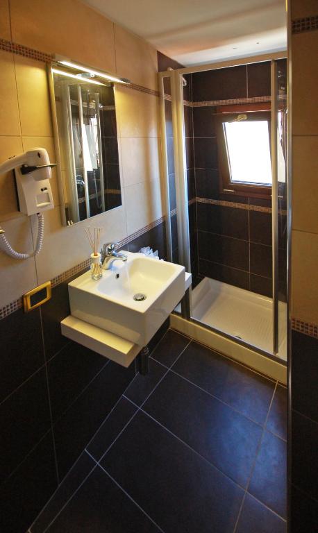 a bathroom with a sink and a shower at Hotel Torino in Venice