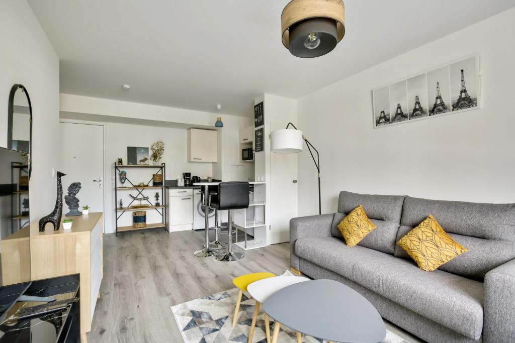 Chic studio near Paris - La Defense - Housity