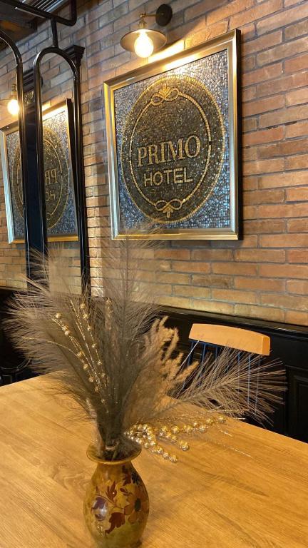 Um certificado, prémio, placa ou documento mostrado em Primo Hotel