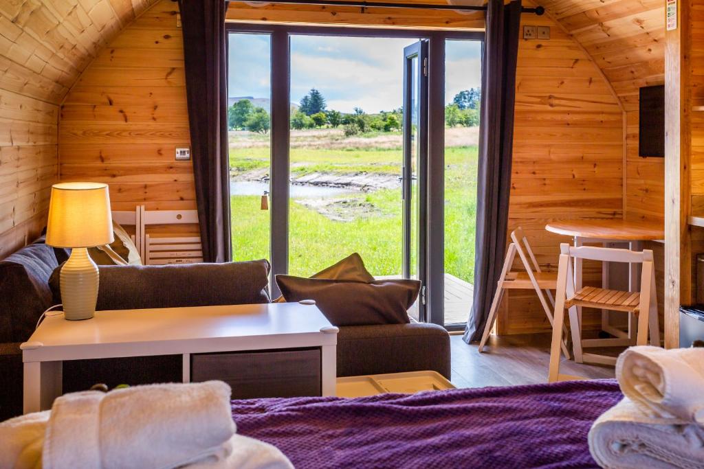 Posezení v ubytování Kings Caves Glamping