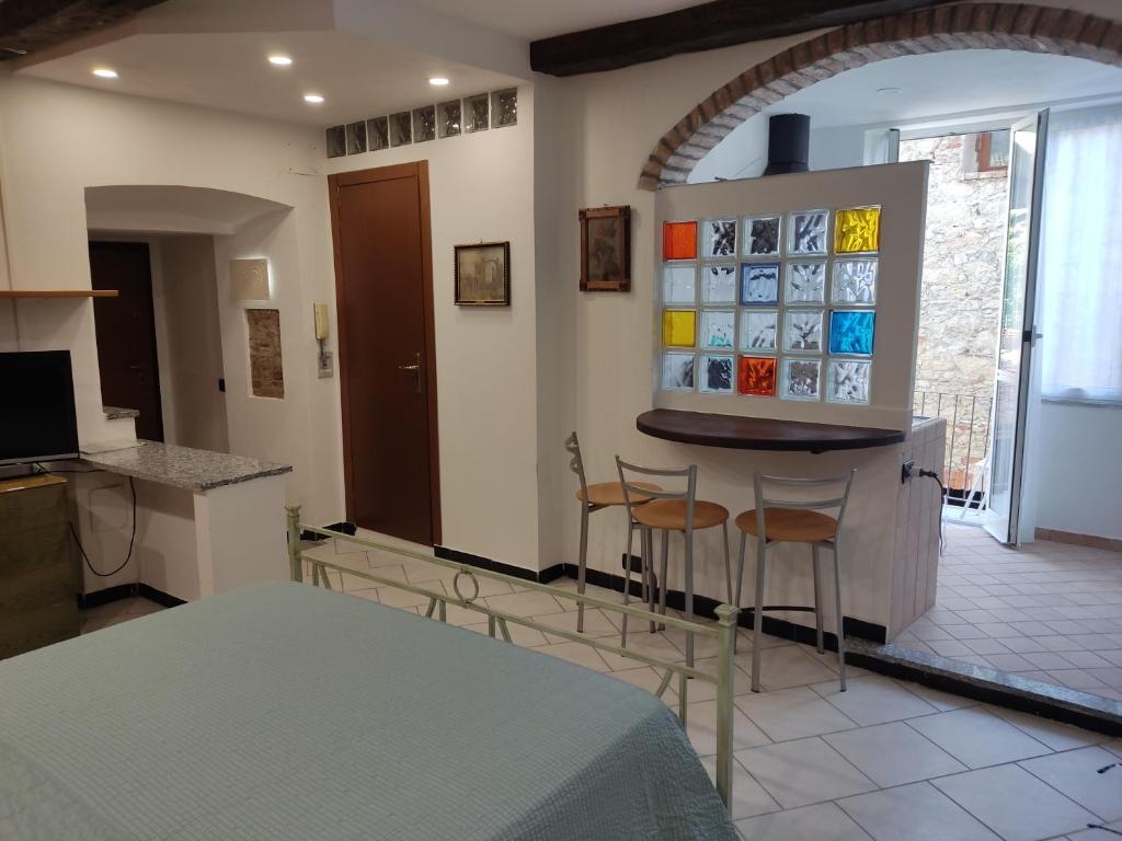 A kitchen or kitchenette at La Fortezza di Gavi -