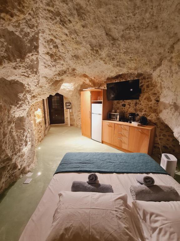 Η κουζίνα ή μικρή κουζίνα στο Anassa 8 Real Cave