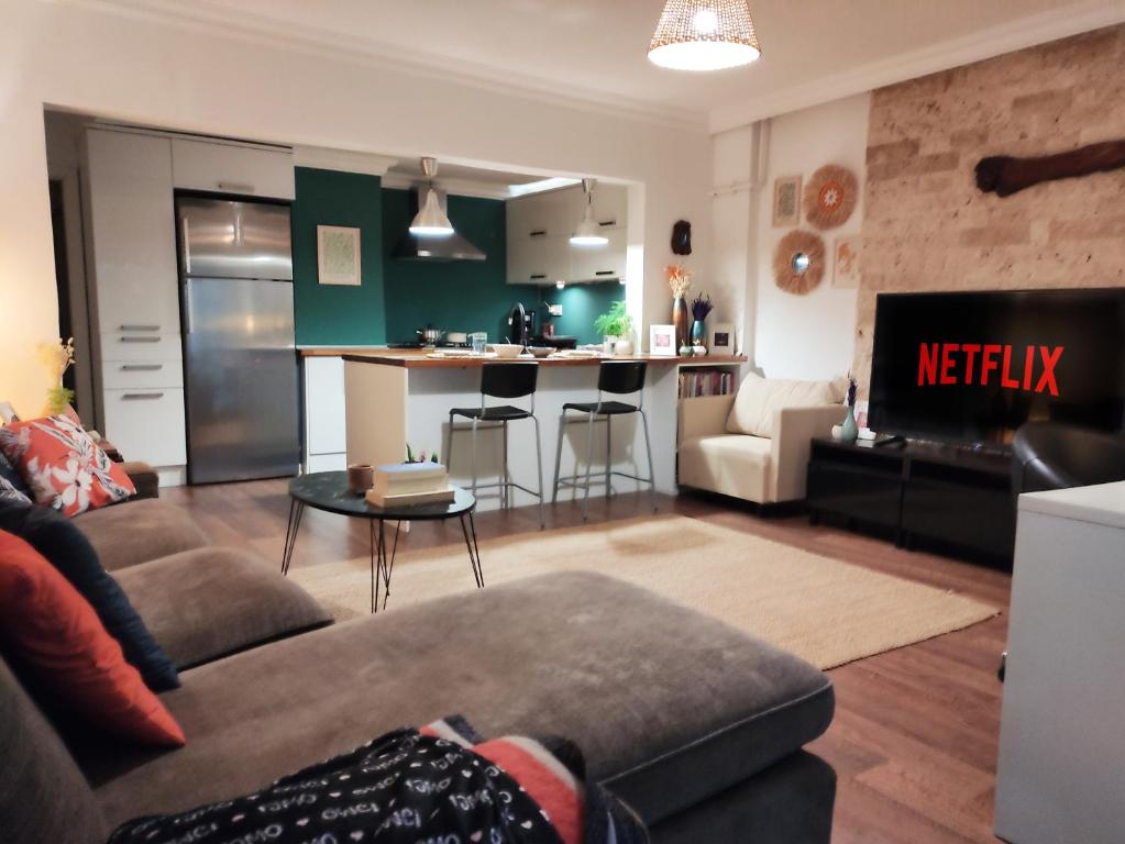 Apartment With Garden in Merter