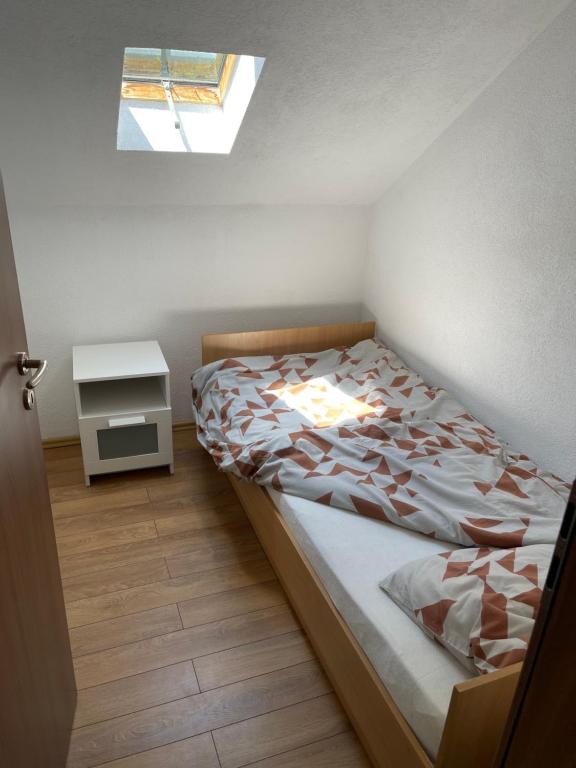 En eller flere senge i et v&aelig;relse p&aring; Villa Alpina Brezovice