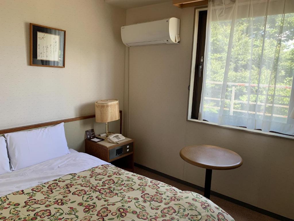 a hotel room with a bed and a window at Hotel Fuyokaku - Vacation STAY 13404v in Fujiyoshida