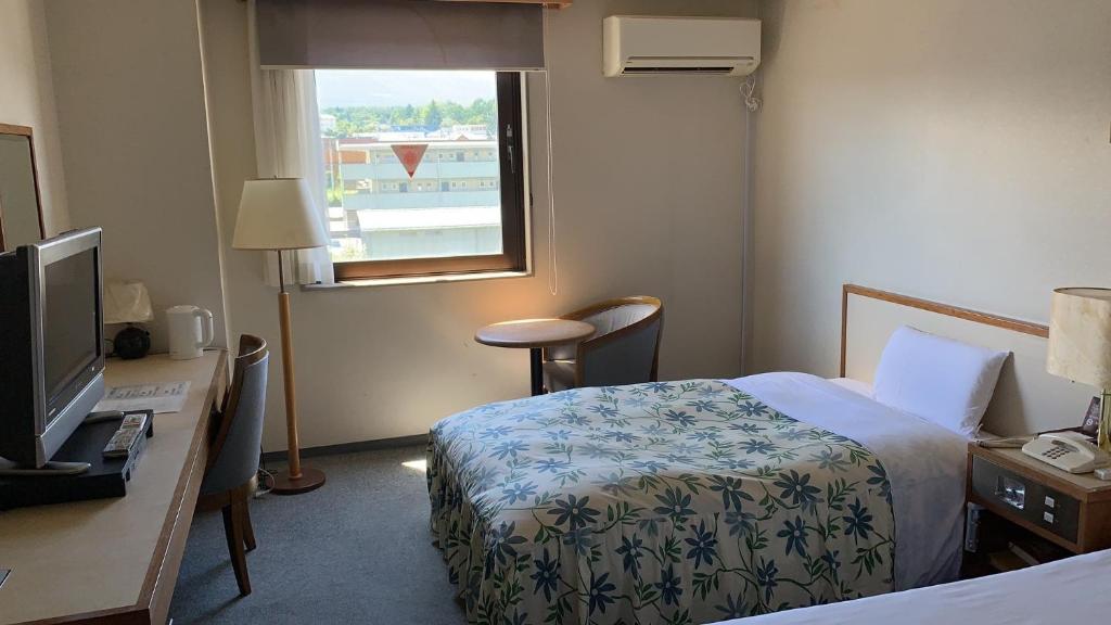 a hotel room with a bed and a window at Hotel Fuyokaku - Vacation STAY 13436v in Fujiyoshida