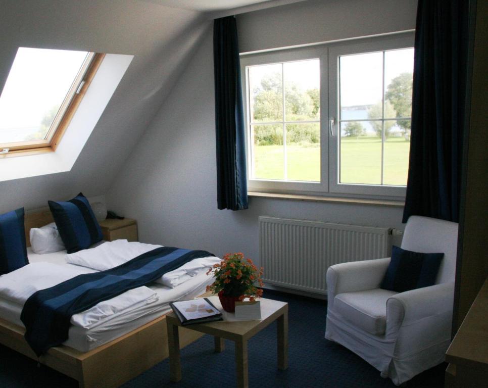 Flair Seehotel Zielow - Double Room With Terrace And Lake View