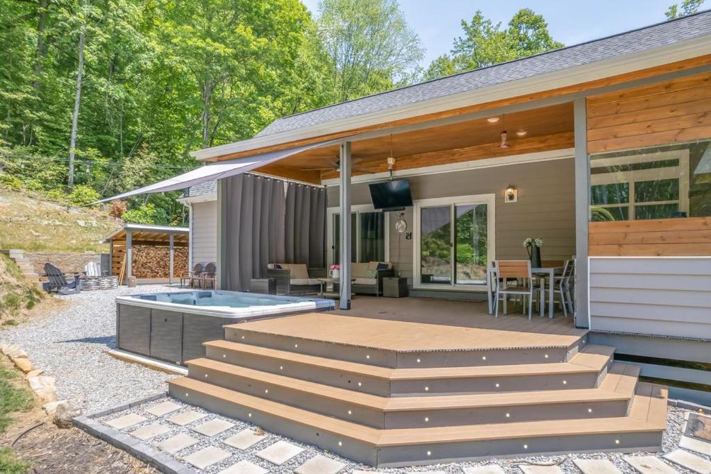 The Charming Place, Hendersonville (updated prices 2024)