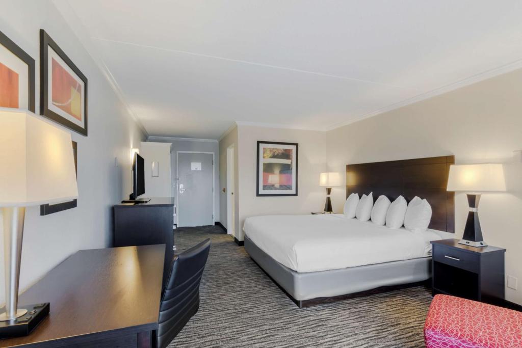 a hotel room with a bed and a desk at Best Western St Louis Kirkwood Route 66 in Meacham Park