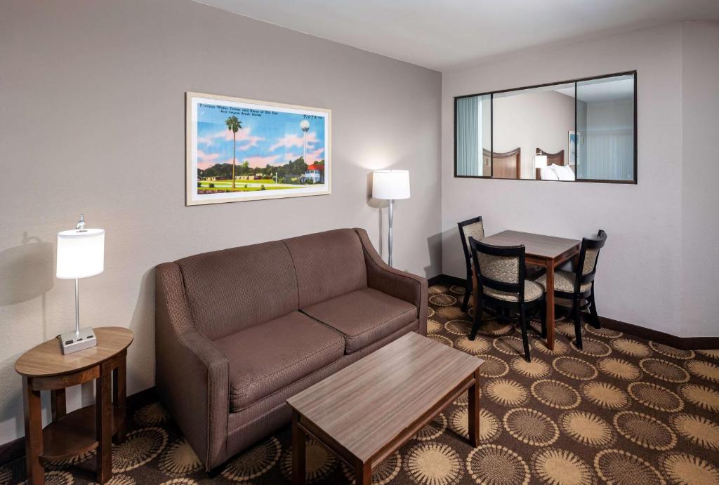 Best Western New Smyrna Beach Hotel & Suites photo