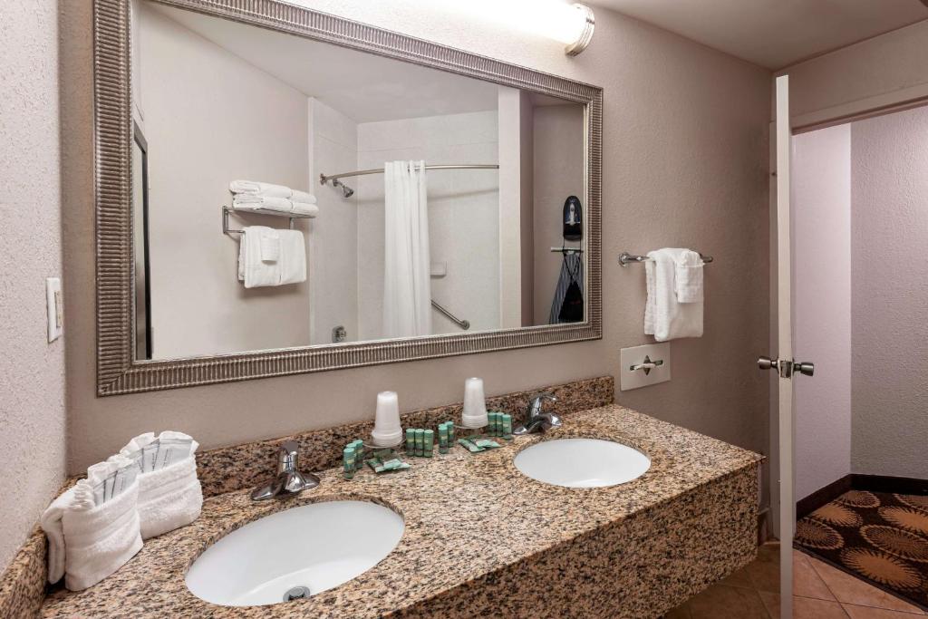 Best Western New Smyrna Beach Hotel & Suites photo