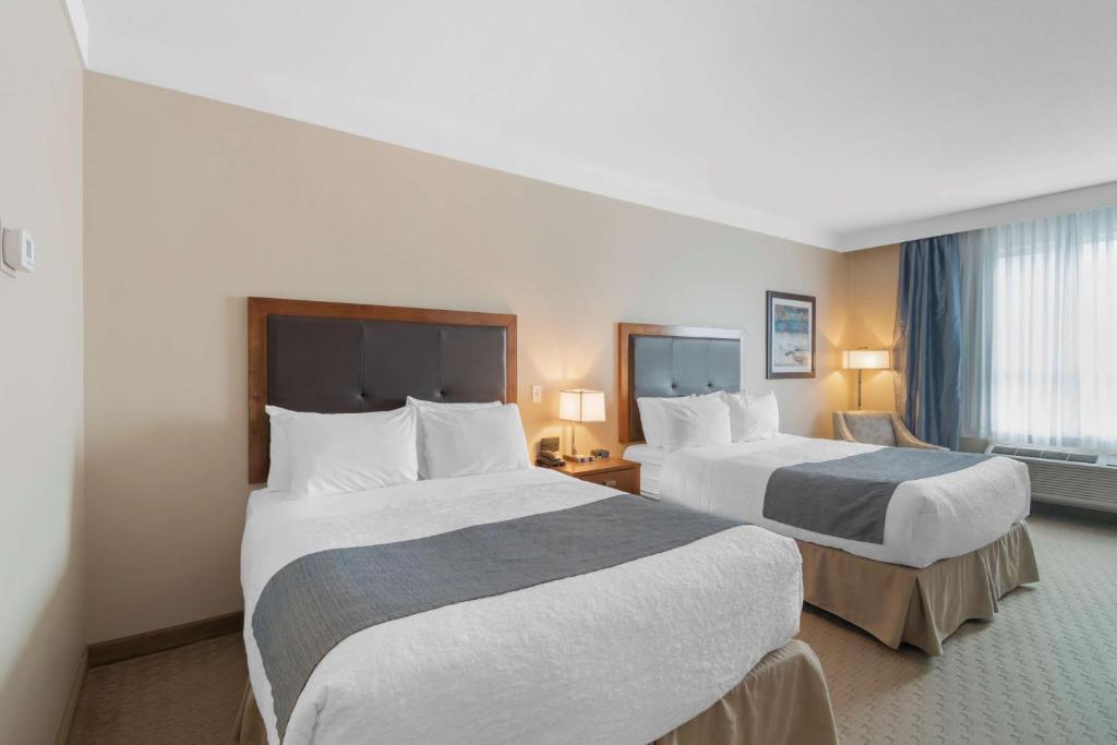 Postel nebo postele na pokoji v ubytování Best Western Plus Revelstoke
