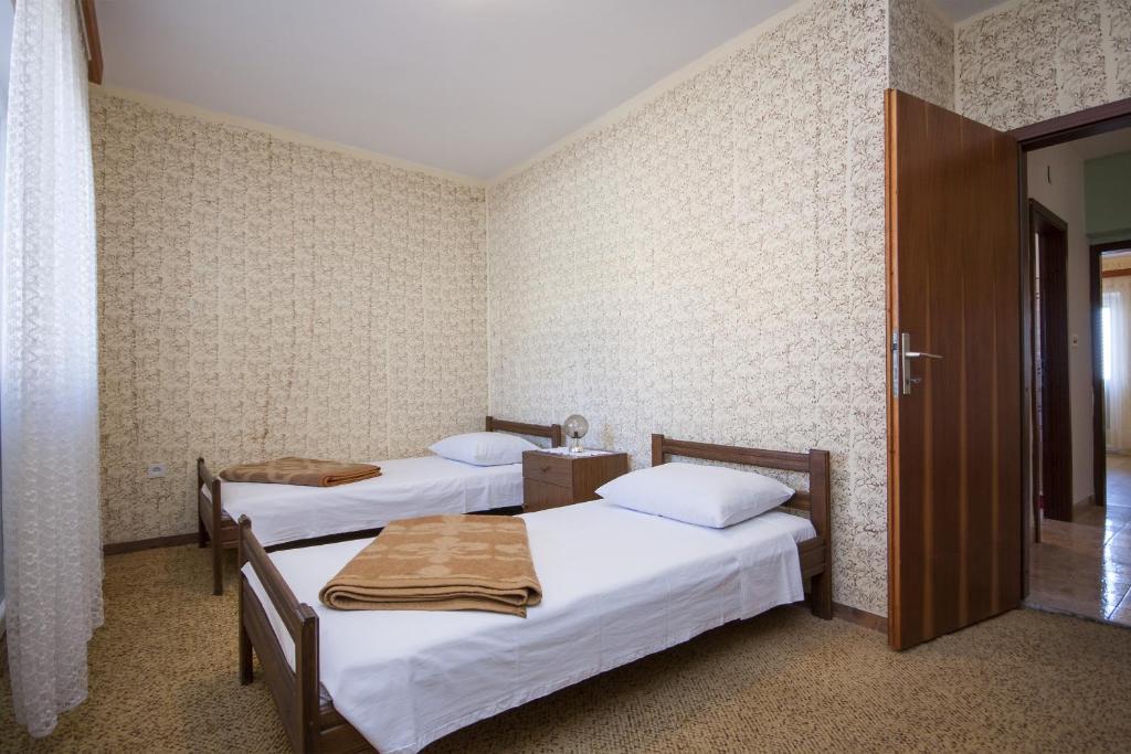 Posteľ alebo postele v izbe v ubytovaní Apartments by the sea Brodarica, Sibenik - 5736