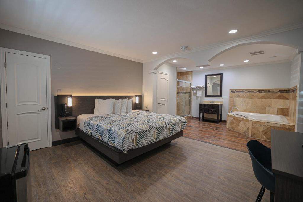 a hotel room with a bed and a bath tub at Motel 6, Tustin, Orange County-CA in Tustin
