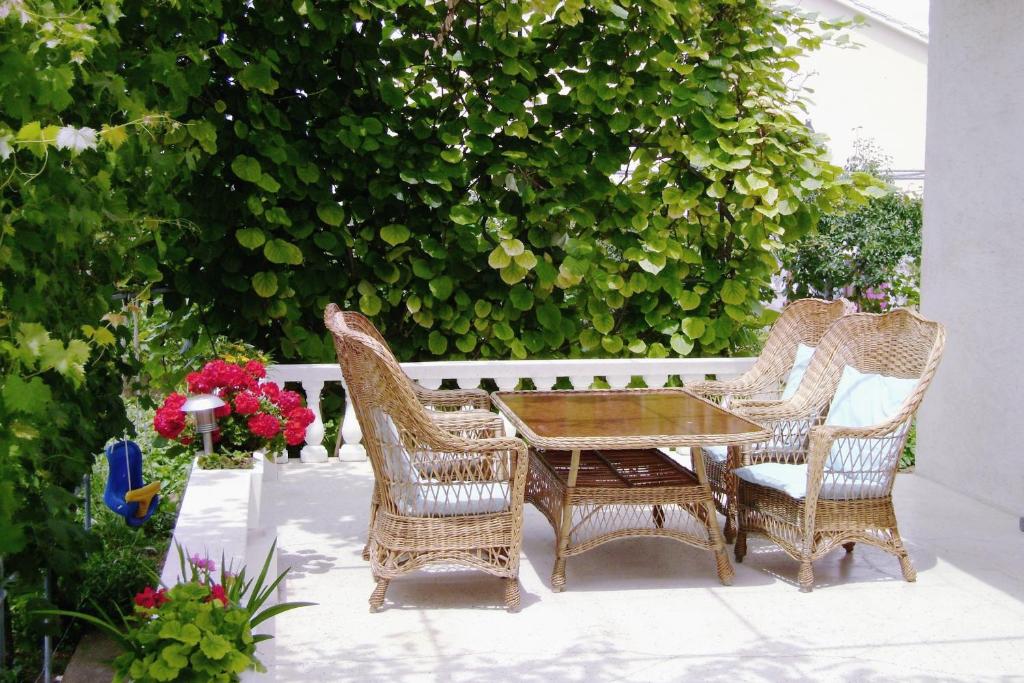 Ogród w obiekcie Apartments by the sea Vrsi - Mulo, Zadar - 5791