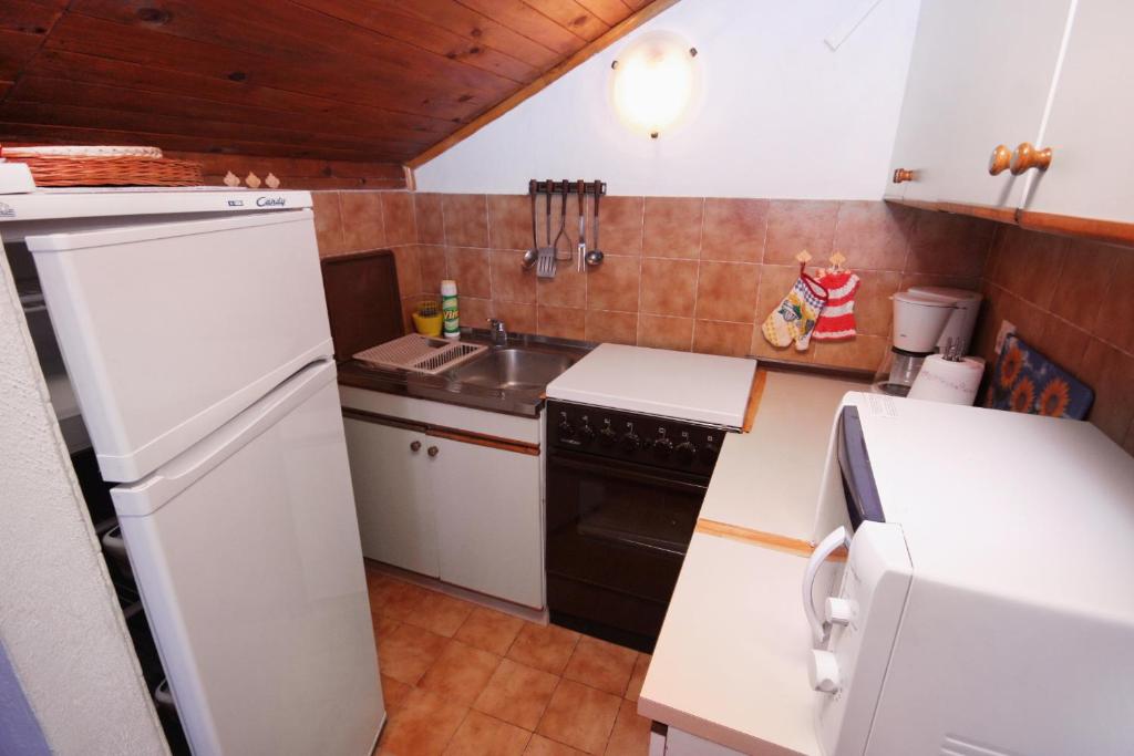Zdjęcie z galerii obiektu Apartments by the sea Kozino, Zadar - 5734 w Petrčane