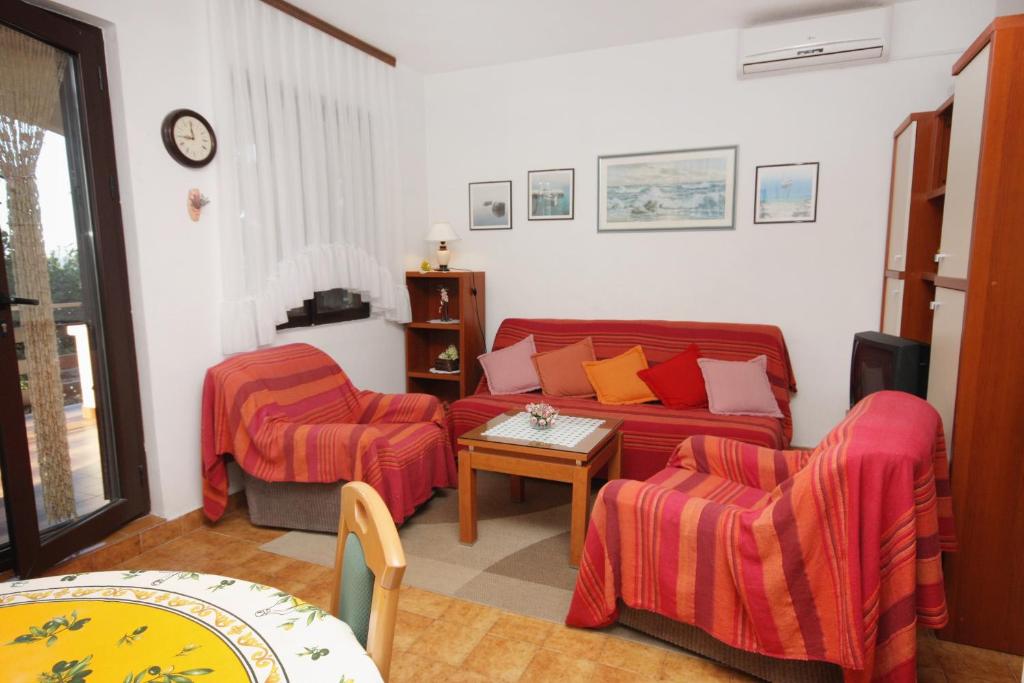 Zdjęcie z galerii obiektu Apartments by the sea Kozino, Zadar - 5734 w Petrčane