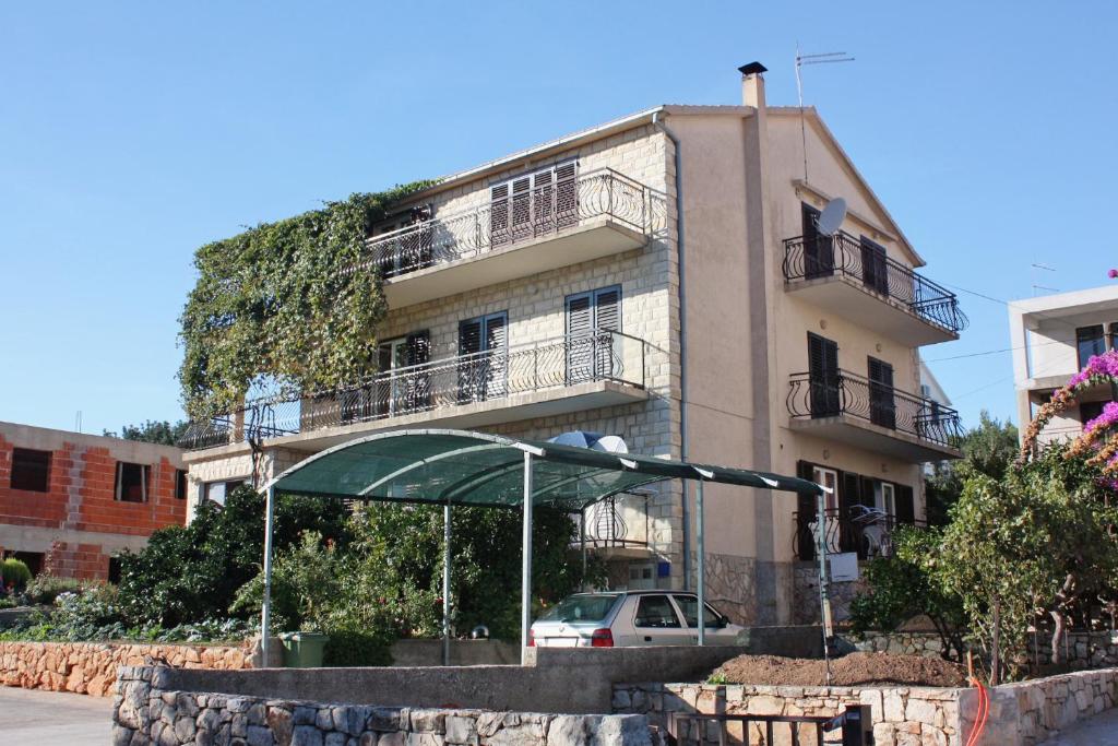 Budova, v ktorej sa apartmán nachádza
