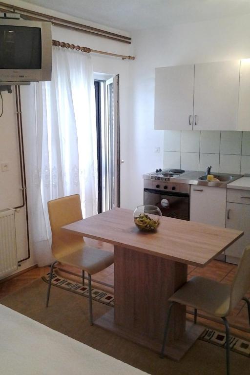 Kuchyňa alebo kuchynka v ubytovaní Apartments with a parking space Stari Grad, Hvar - 5730