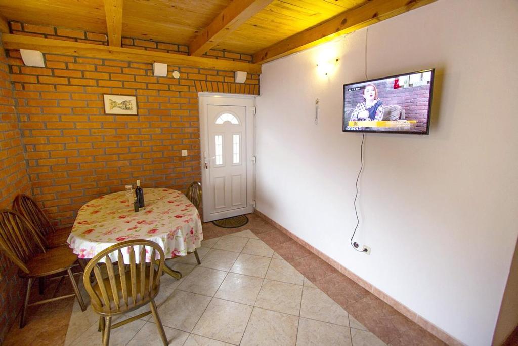 Televízia a/alebo spoločenská miestnosť v ubytovaní Seaside secluded apartments Cove Skozanje, Hvar - 5713