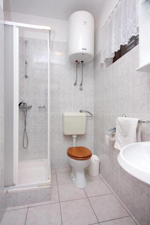 Kúpeľňa v ubytovaní Apartments by the sea Biograd na Moru, Biograd - 5845
