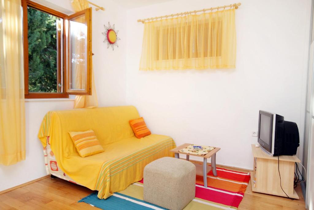 Televízia a/alebo spoločenská miestnosť v ubytovaní Apartments with a parking space Sabunike, Zadar - 5745