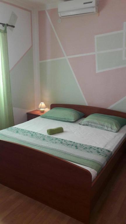 Postel nebo postele na pokoji v ubytování Apartments by the sea Bibinje, Zadar - 5865