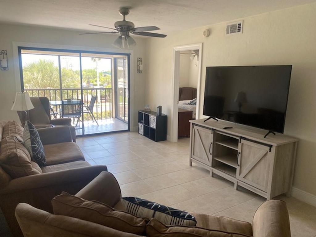 Holiday home Estero Cove 523 6895 Estero Blvd by Coastal Vacation