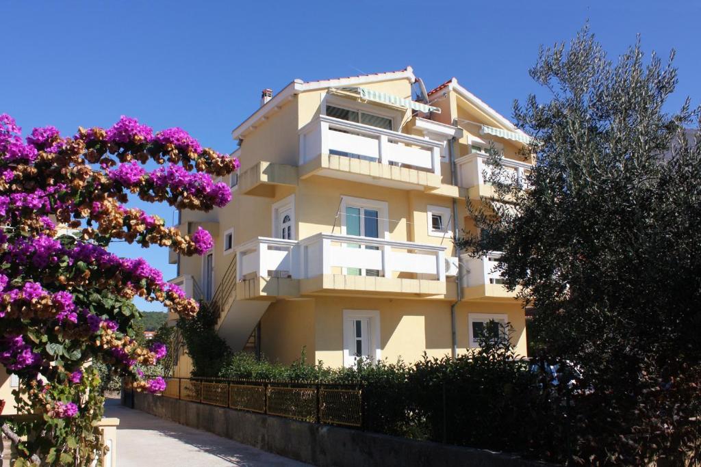 Apartments with parking spaces Bibinje, Zadar - 5761