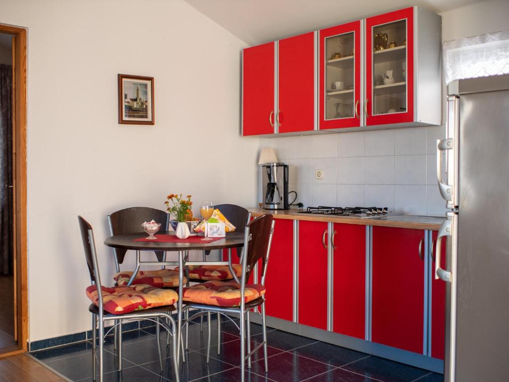 Kuchnia lub aneks kuchenny w obiekcie Apartments by the sea Nin, Zadar - 5838