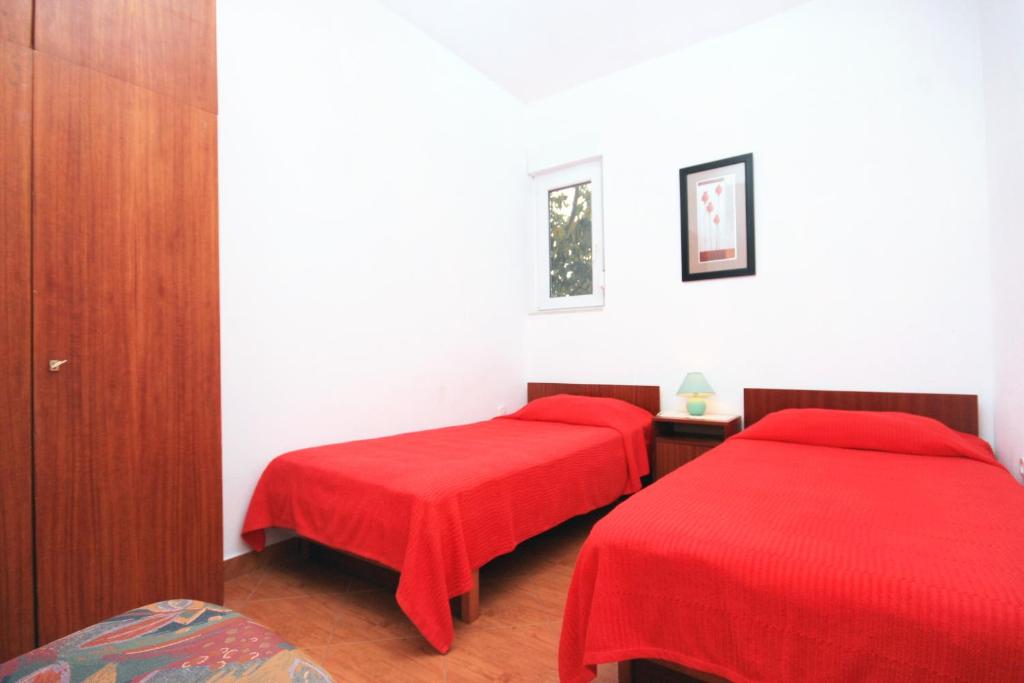 Posteľ alebo postele v izbe v ubytovaní Apartments with parking spaces Sukosan, Zadar - 5777