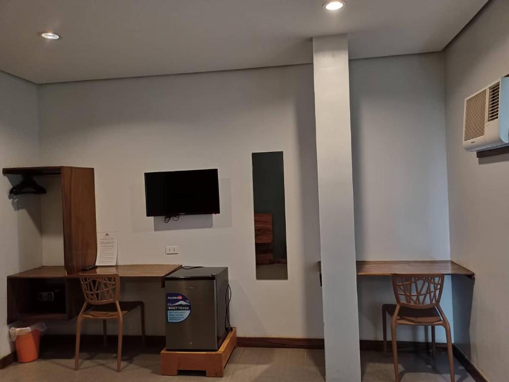 TV a/nebo společenská místnost v ubytování Acacia Garden Inn and Suites
