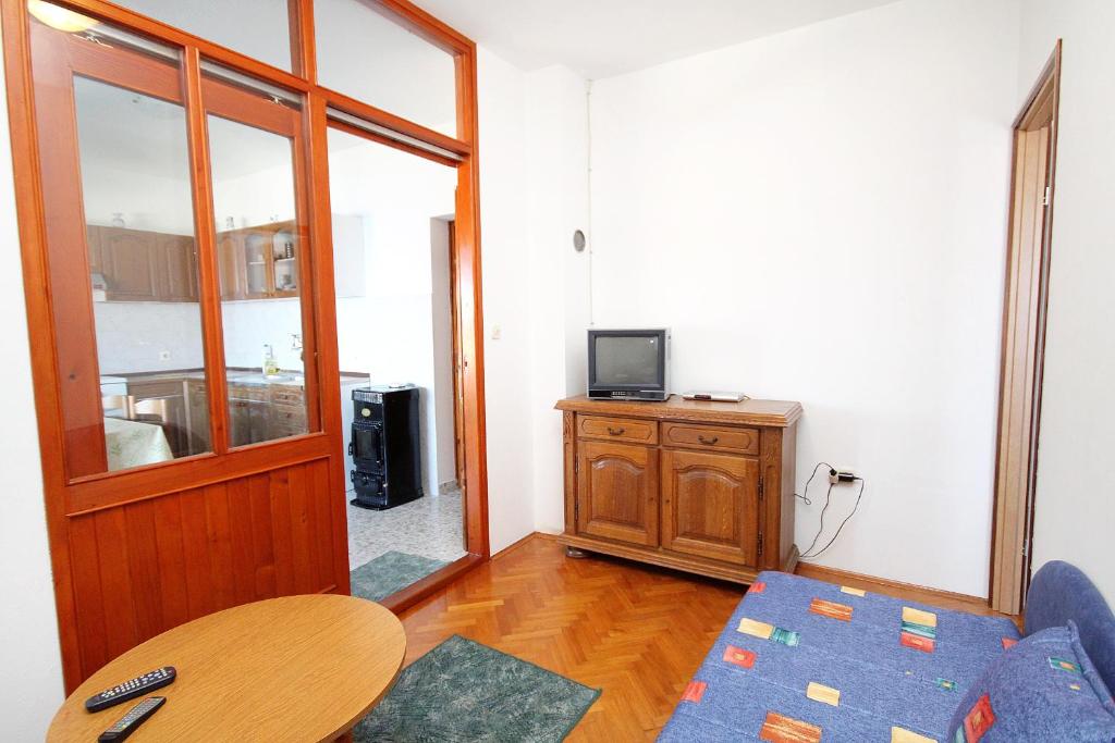 Apartments by the sea Kali, Ugljan - 5828 - Two-Bedroom Apartment With Terrace And Sea View