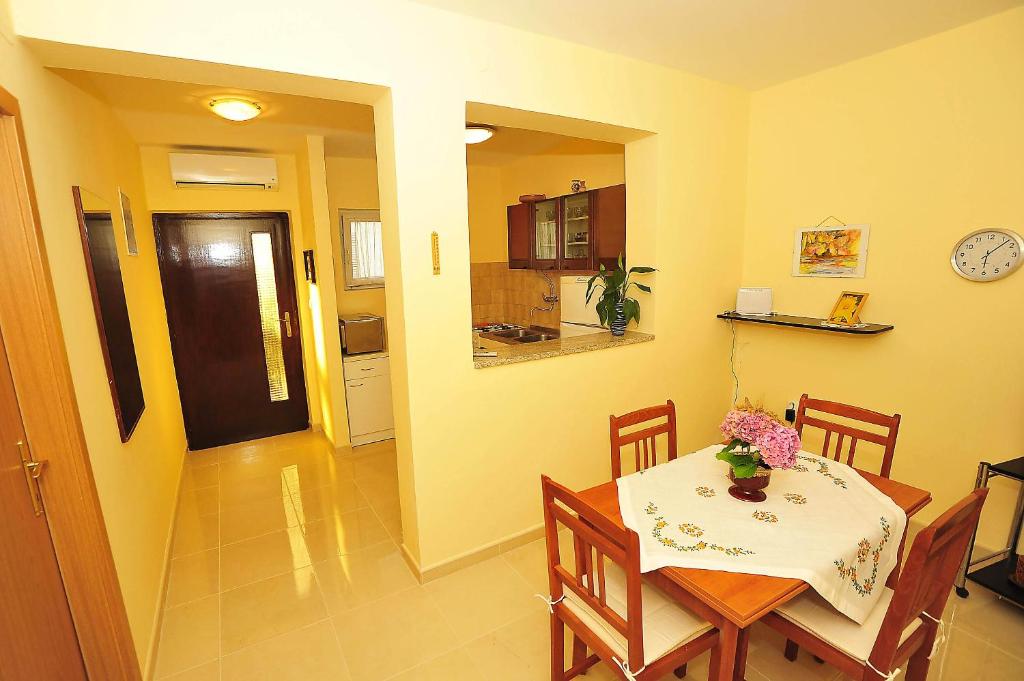 Fotografia z galérie ubytovania Apartments by the sea Sukosan, Zadar - 5802 v Sukošane