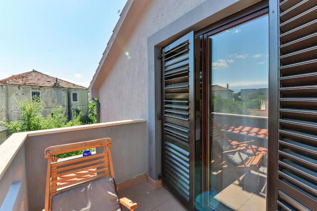 Balkón nebo terasa v ubytování Family friendly apartments with a swimming pool Privlaka, Zadar - 5762