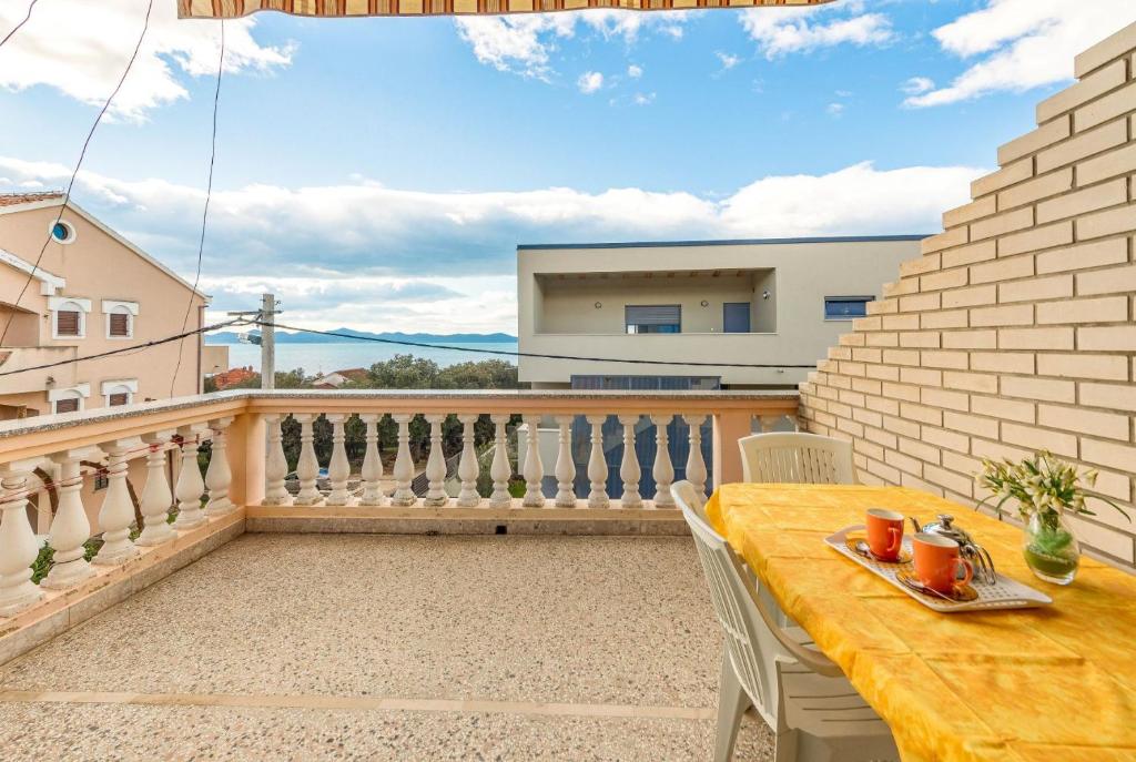 Balkón alebo terasa v ubytovaní Family friendly seaside apartments Kozino, Zadar - 5749