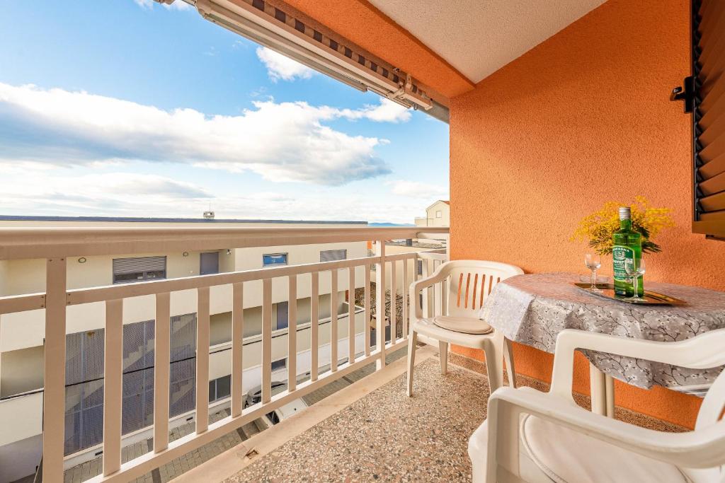 Balkón alebo terasa v ubytovaní Family friendly seaside apartments Kozino, Zadar - 5749
