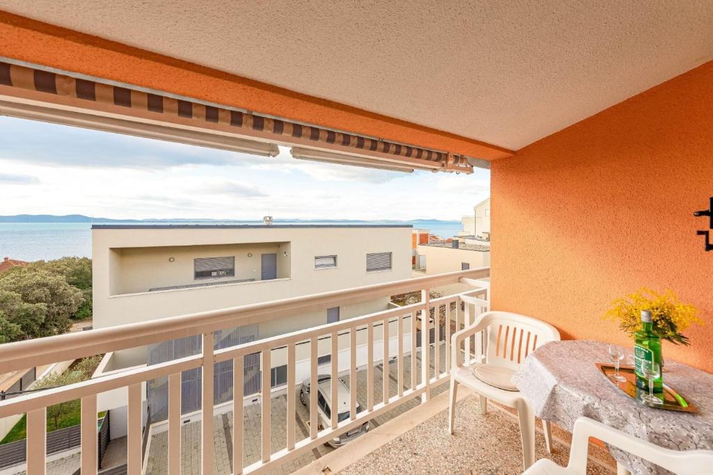 Balkón alebo terasa v ubytovaní Family friendly seaside apartments Kozino, Zadar - 5749