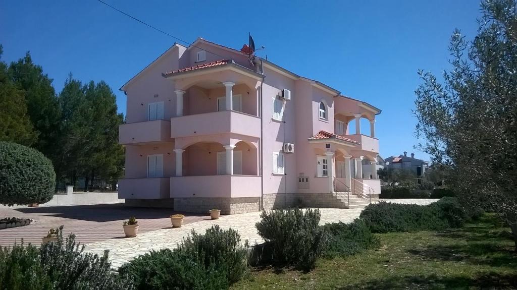 Budynek, w którym mieści się apartament