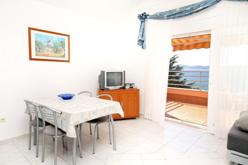 Fotografia z galérie ubytovania Apartments by the sea Kozino, Zadar - 5750 v destinácii Petrcane