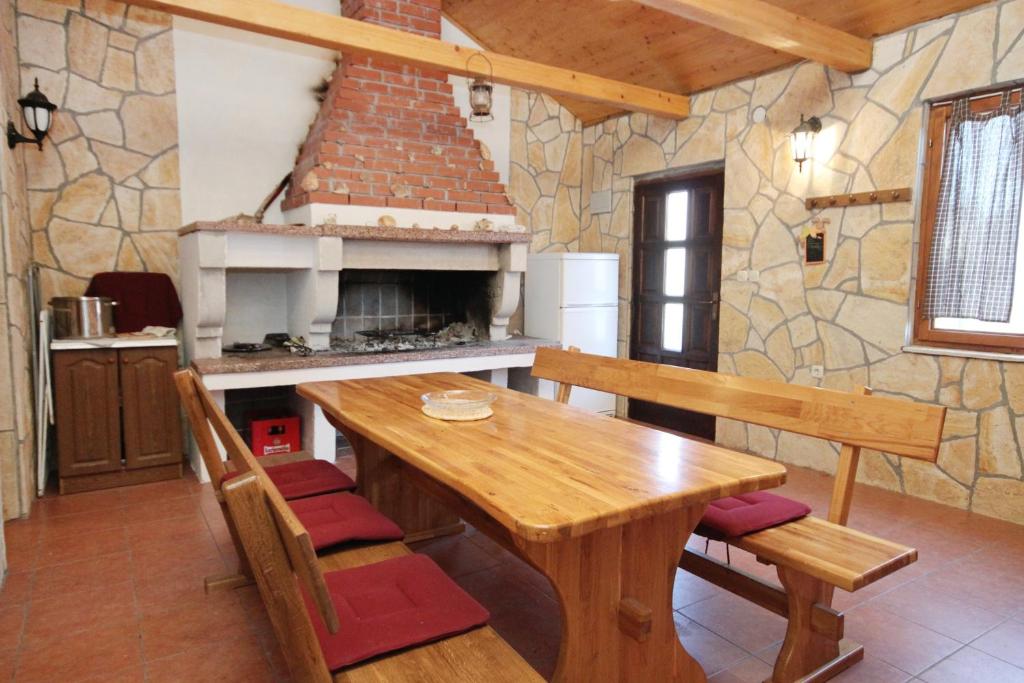 Kuchyňa alebo kuchynka v ubytovaní Apartments with parking spaces Privlaka, Zadar - 5849