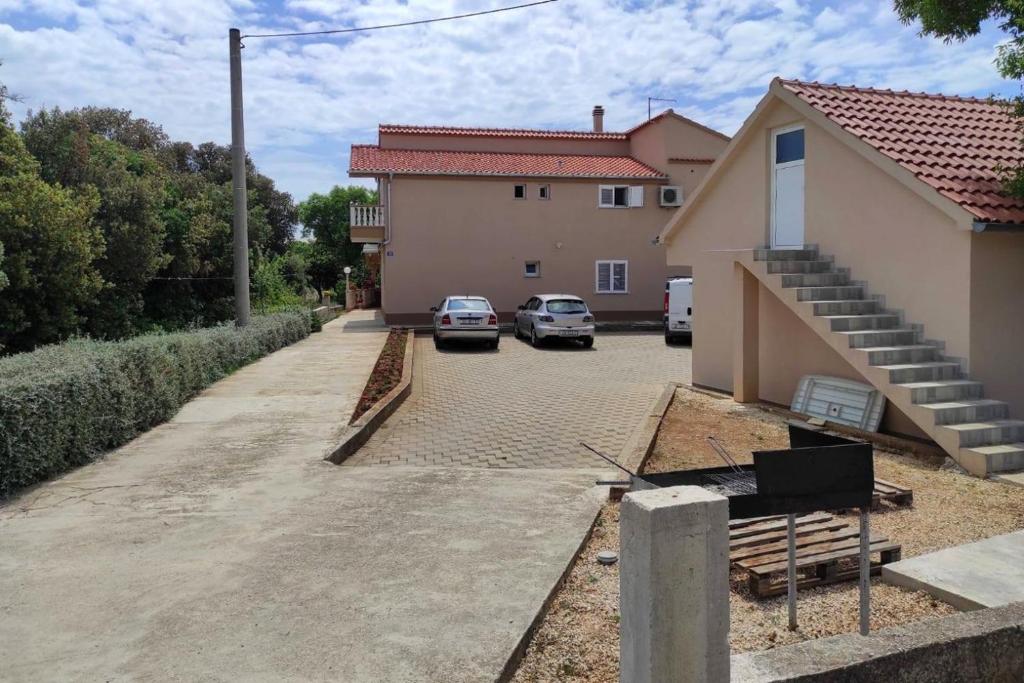 Budova, v ktorej sa apartmán nachádza