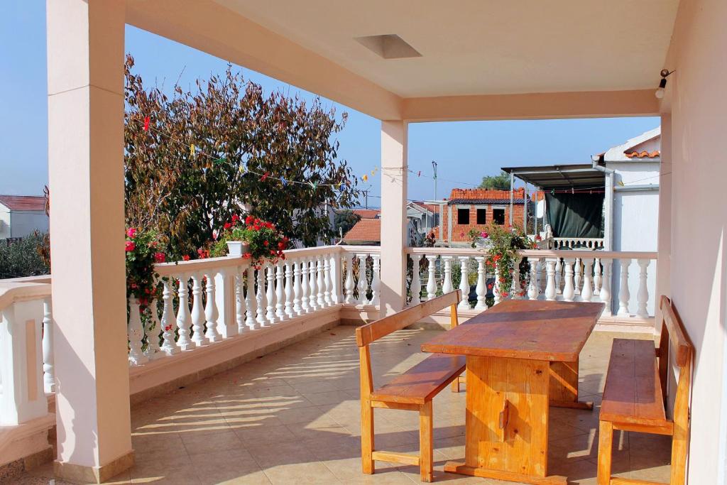Balkón alebo terasa v ubytovaní Apartments with a parking space Sukosan, Zadar - 5888