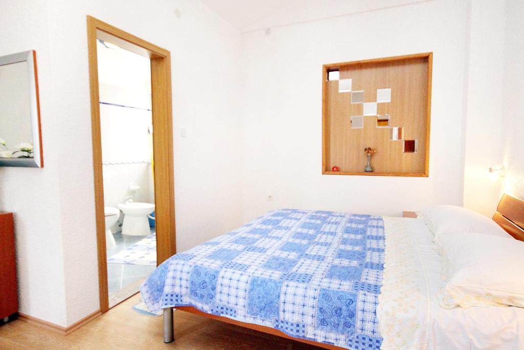 Postel nebo postele na pokoji v ubytování Apartment Zadar - Diklo 5880c