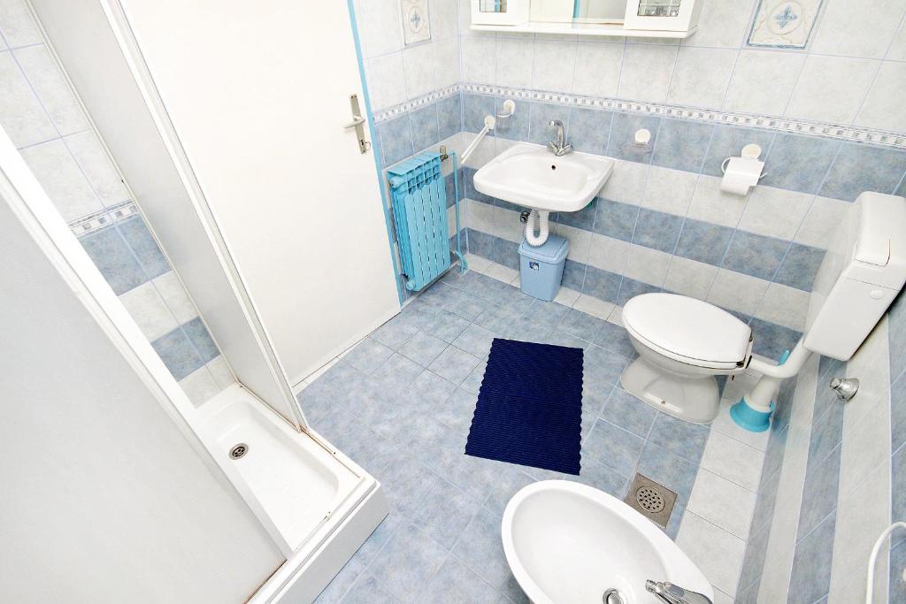 Kúpeľňa v ubytovaní Apartments with a parking space Zadar - Diklo, Zadar - 5880