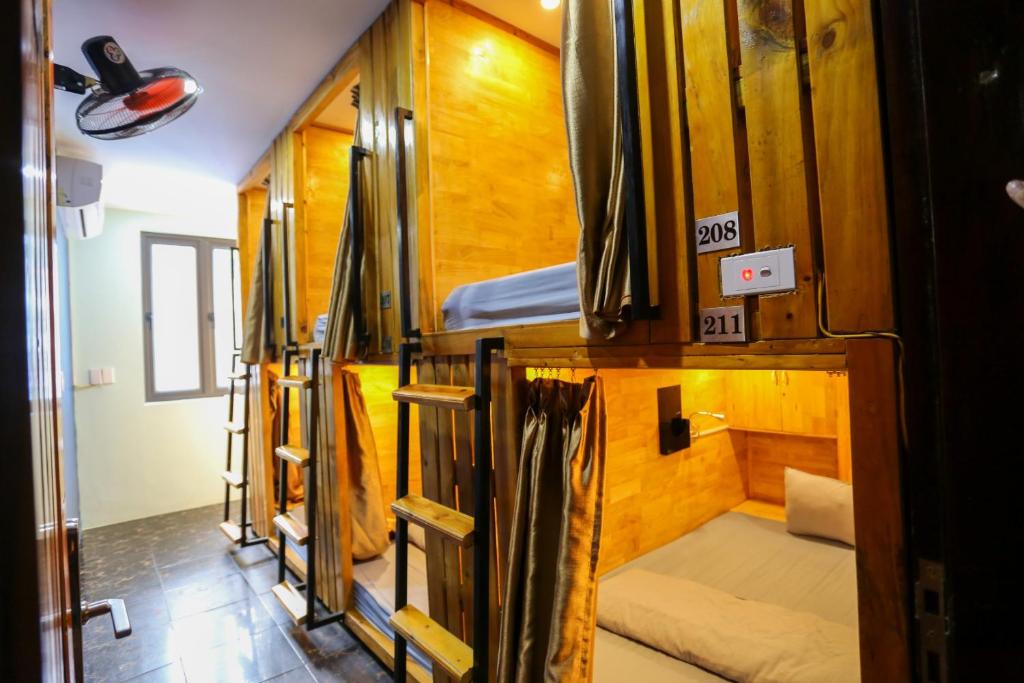 Postel nebo postele na pokoji v ubytování Catba Pod Hostel - Restaurant and Rooftop Bar